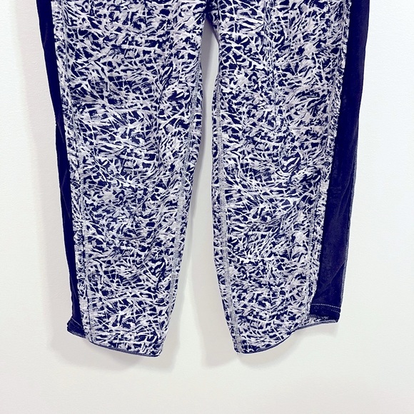 Lululemon For Love Crop Mini Ripple White Seal Grey/Black 2 - Picture 10 of 16